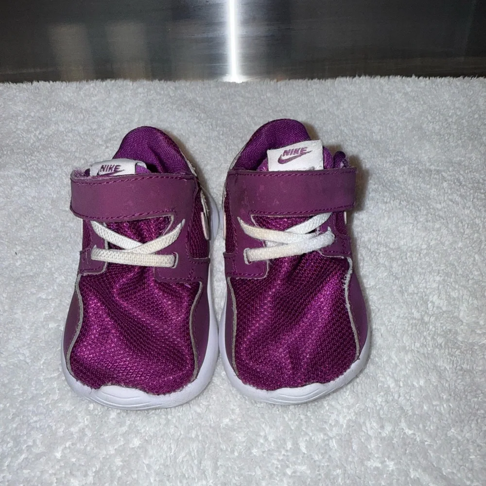 Nike Kids Fuchsia and White Sneakers Size 3 Baby Shoes
